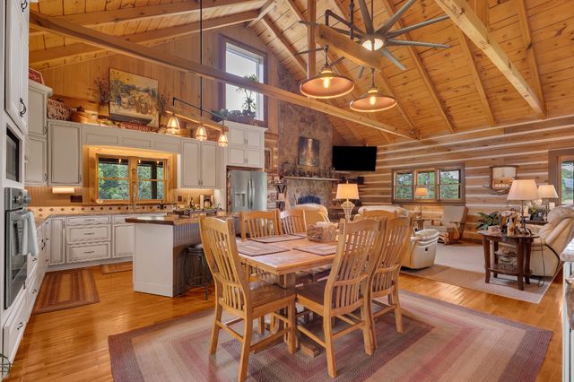 990 Bugscuffle Rd, Wartrace, TN 37183