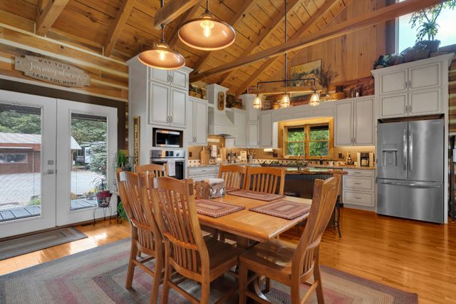 990 Bugscuffle Rd, Wartrace, TN 37183