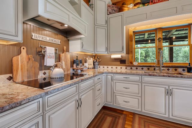 990 Bugscuffle Rd, Wartrace, TN 37183