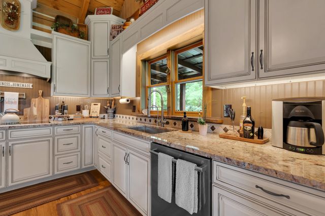 990 Bugscuffle Rd, Wartrace, TN 37183
