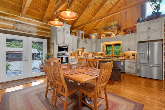 990 Bugscuffle Rd, Wartrace, TN 37183