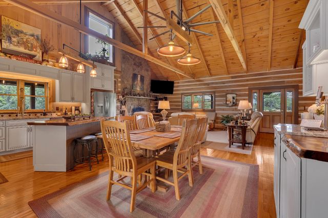 990 Bugscuffle Rd, Wartrace, TN 37183