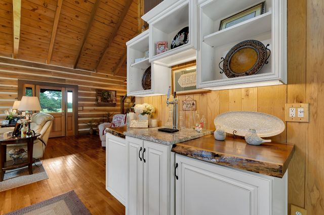 990 Bugscuffle Rd, Wartrace, TN 37183