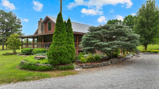 990 Bugscuffle Rd, Wartrace, TN 37183