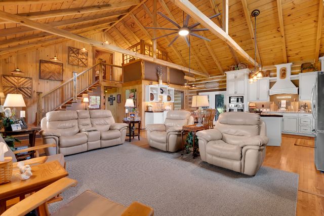 990 Bugscuffle Rd, Wartrace, TN 37183