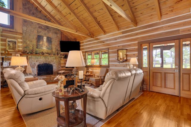 990 Bugscuffle Rd, Wartrace, TN 37183