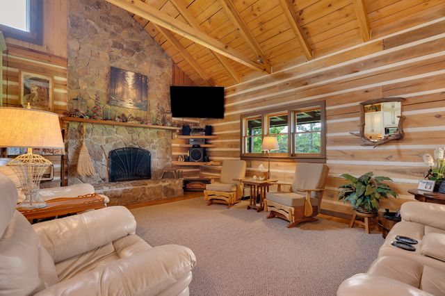 990 Bugscuffle Rd, Wartrace, TN 37183