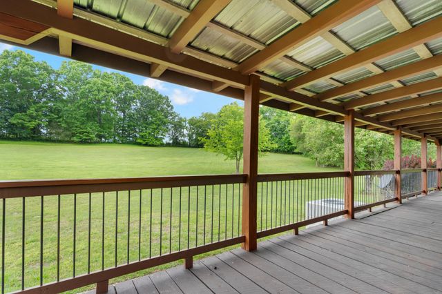 990 Bugscuffle Rd, Wartrace, TN 37183