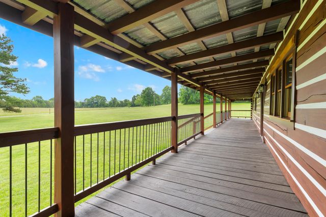 990 Bugscuffle Rd, Wartrace, TN 37183