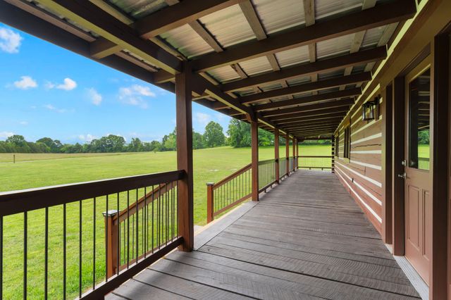 990 Bugscuffle Rd, Wartrace, TN 37183
