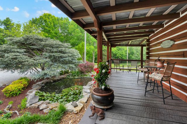 990 Bugscuffle Rd, Wartrace, TN 37183