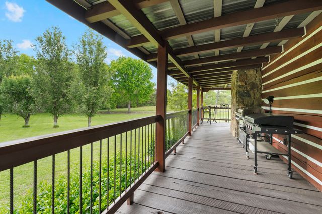 990 Bugscuffle Rd, Wartrace, TN 37183