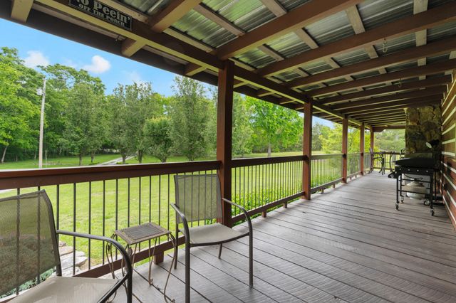 990 Bugscuffle Rd, Wartrace, TN 37183