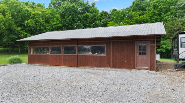 990 Bugscuffle Rd, Wartrace, TN 37183