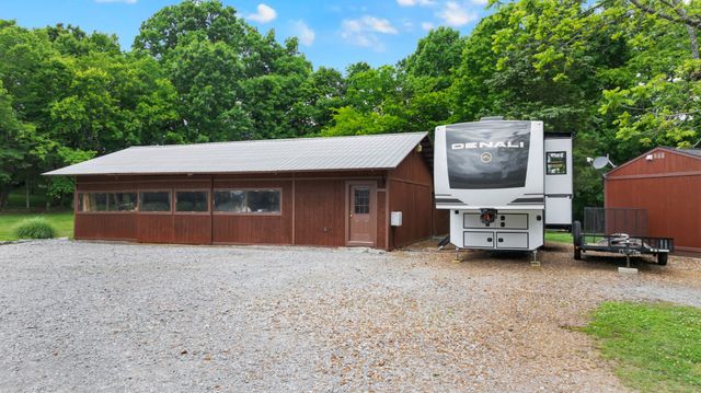 990 Bugscuffle Rd, Wartrace, TN 37183