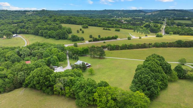 990 Bugscuffle Rd, Wartrace, TN 37183