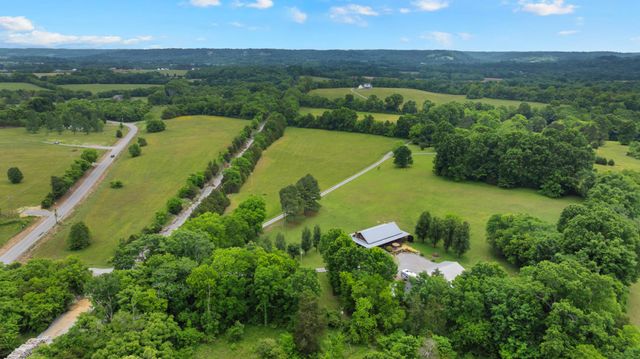990 Bugscuffle Rd, Wartrace, TN 37183