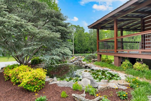990 Bugscuffle Rd, Wartrace, TN 37183
