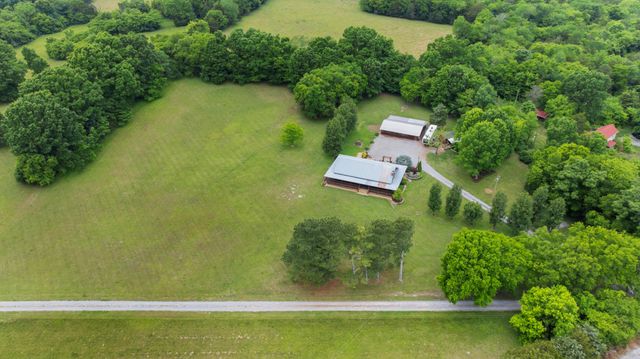 990 Bugscuffle Rd, Wartrace, TN 37183
