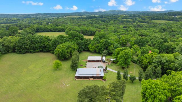 990 Bugscuffle Rd, Wartrace, TN 37183