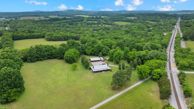 990 Bugscuffle Rd, Wartrace, TN 37183