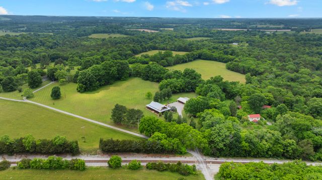 990 Bugscuffle Rd, Wartrace, TN 37183