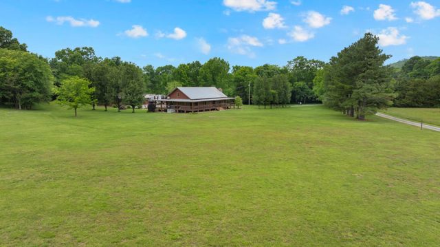 990 Bugscuffle Rd, Wartrace, TN 37183