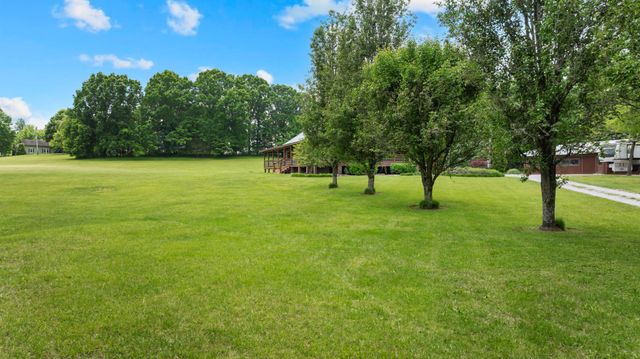 990 Bugscuffle Rd, Wartrace, TN 37183