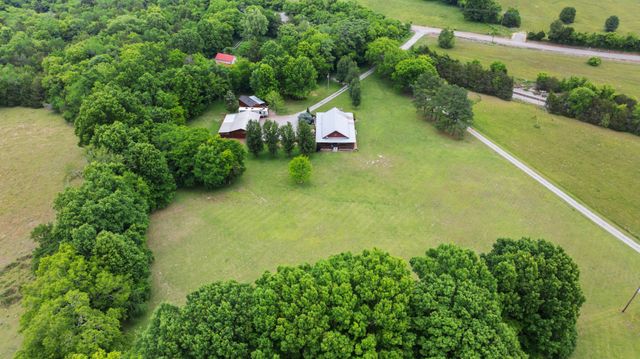 990 Bugscuffle Rd, Wartrace, TN 37183
