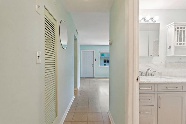 5850 21ST STREET N 4, St Petersburg, FL 33714