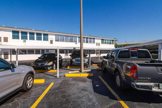 5850 21ST STREET N 4, St Petersburg, FL 33714