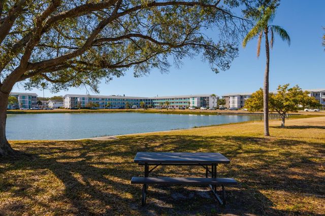 5850 21ST STREET N 4, St Petersburg, FL 33714