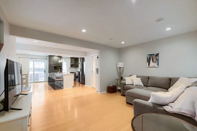 4647 N Kenmore Avenue B, Chicago, IL 60640