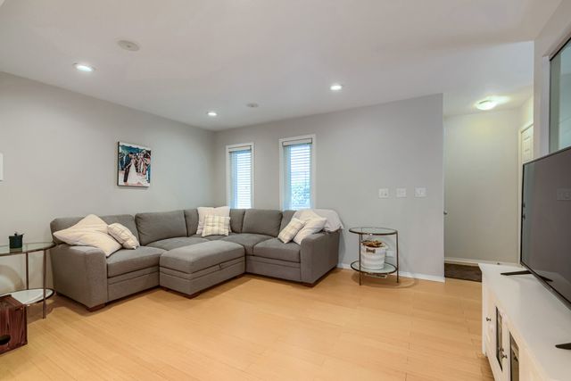 4647 N Kenmore Avenue B, Chicago, IL 60640
