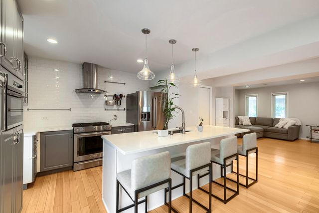 4647 N Kenmore Avenue B, Chicago, IL 60640