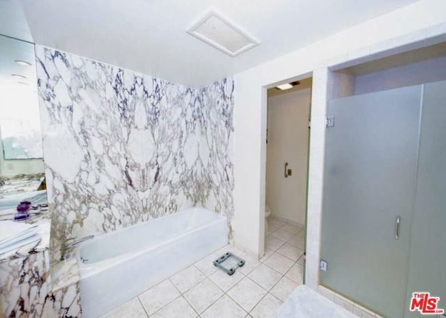 450 N Oakhurst Drive 304, Beverly Hills, CA 90210