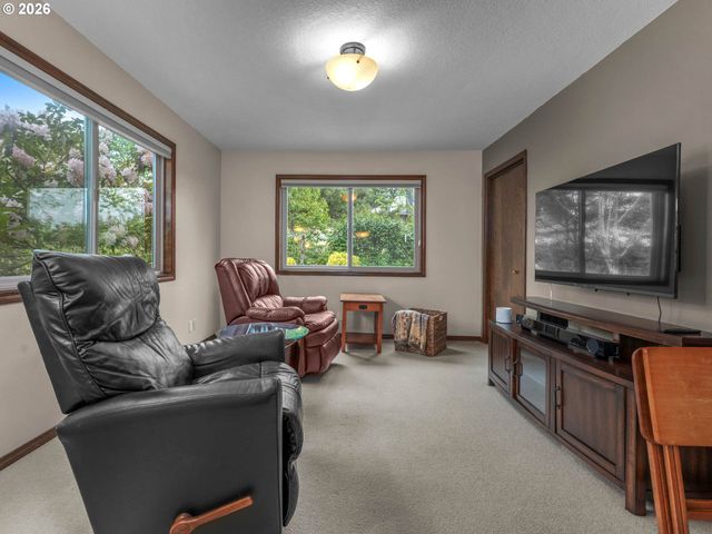 10647 Nw BROOKS Rd, Portland, OR 97231