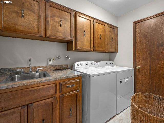 10647 Nw BROOKS Rd, Portland, OR 97231