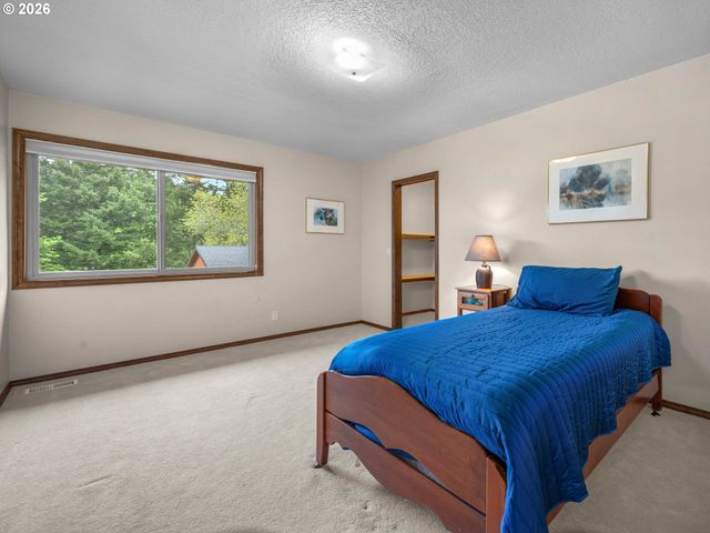 10647 Nw BROOKS Rd, Portland, OR 97231