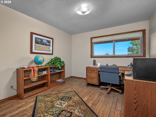 10647 Nw BROOKS Rd, Portland, OR 97231