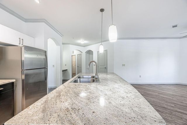 8877 Lakes At 610 Drive 446, Houston, TX 77054