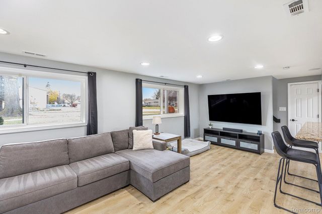 43752 Goldberg Drive, Sterling Heights, MI 48313