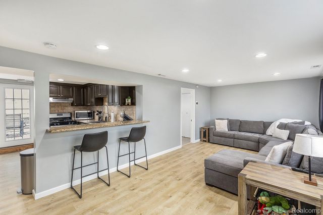 43752 Goldberg Drive, Sterling Heights, MI 48313