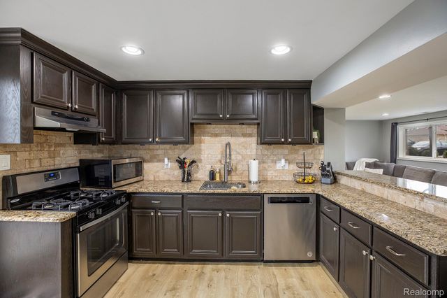 43752 Goldberg Drive, Sterling Heights, MI 48313