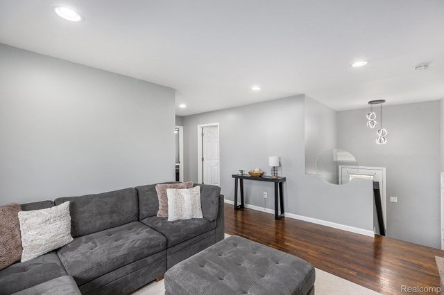 43752 Goldberg Drive, Sterling Heights, MI 48313