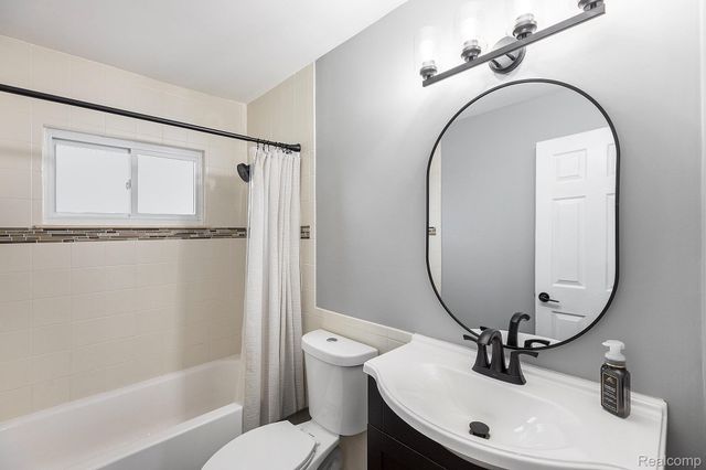 43752 Goldberg Drive, Sterling Heights, MI 48313