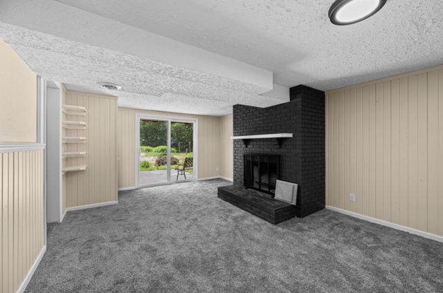 660 Northbrook Drive, Davenport, IA 52806