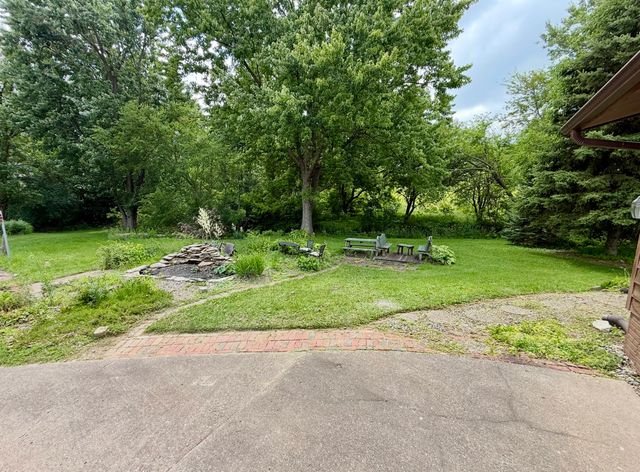 660 Northbrook Drive, Davenport, IA 52806