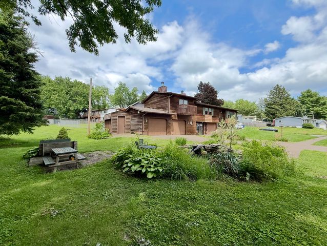 660 Northbrook Drive, Davenport, IA 52806