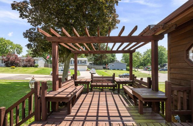 660 Northbrook Drive, Davenport, IA 52806